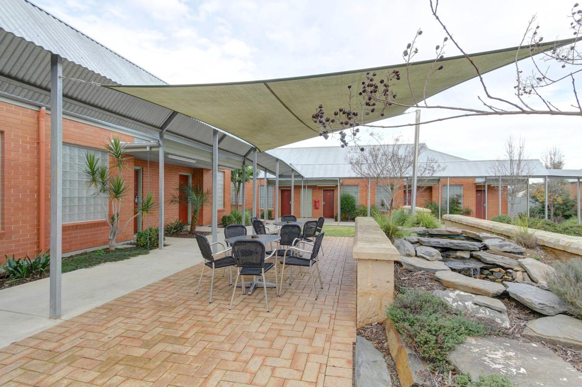 Strath Motel Strathalbyn Bagian luar foto
