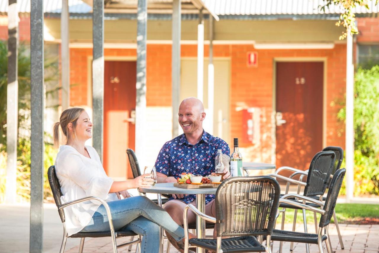 Strath Motel Strathalbyn Bagian luar foto