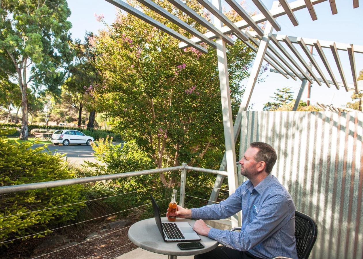Strath Motel Strathalbyn Bagian luar foto